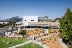 ALEX_NYE_DLR_CalPoly_Dining_0468