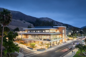 ALEX_NYE_DLR_CalPoly_Dining_2056