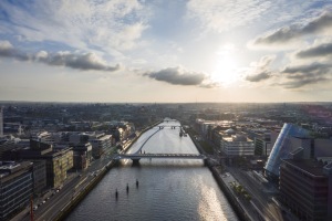 ALEX_NYE_Ireland-032_Landscape_Drone_Aerial_Dublin_River_Liffey_Becket_Bridge