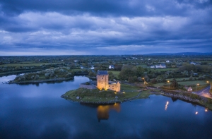 ALEX_NYE_Ireland-010_Landscape_Castle_Dunguaire_Drone_Aerial