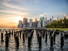 13-ALEX_NYE_NYC_New_York_City_Brooklyn_Bridge_park_Manhattan_skyline-pillars-sunset